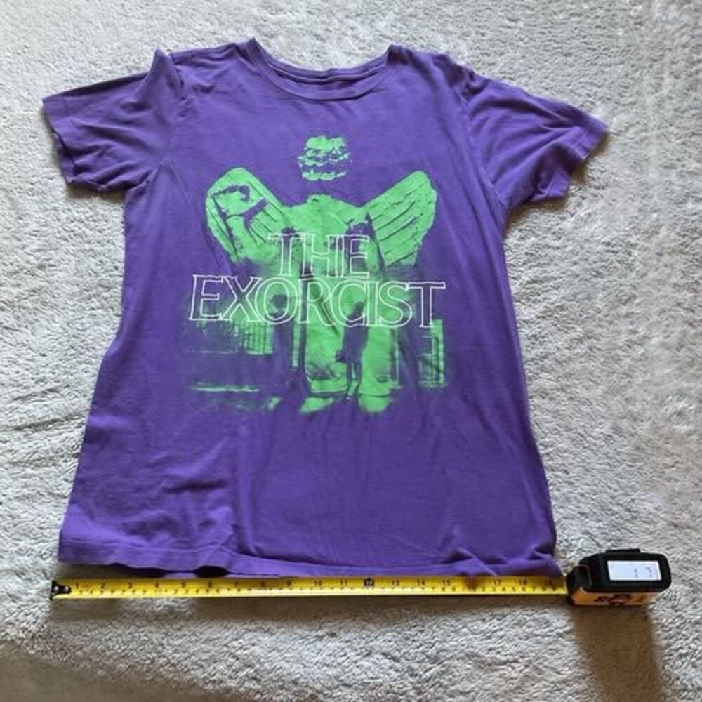 Halloween Gear the exorcist t-shirt purple Size M Graphic Glows UV Light Horror